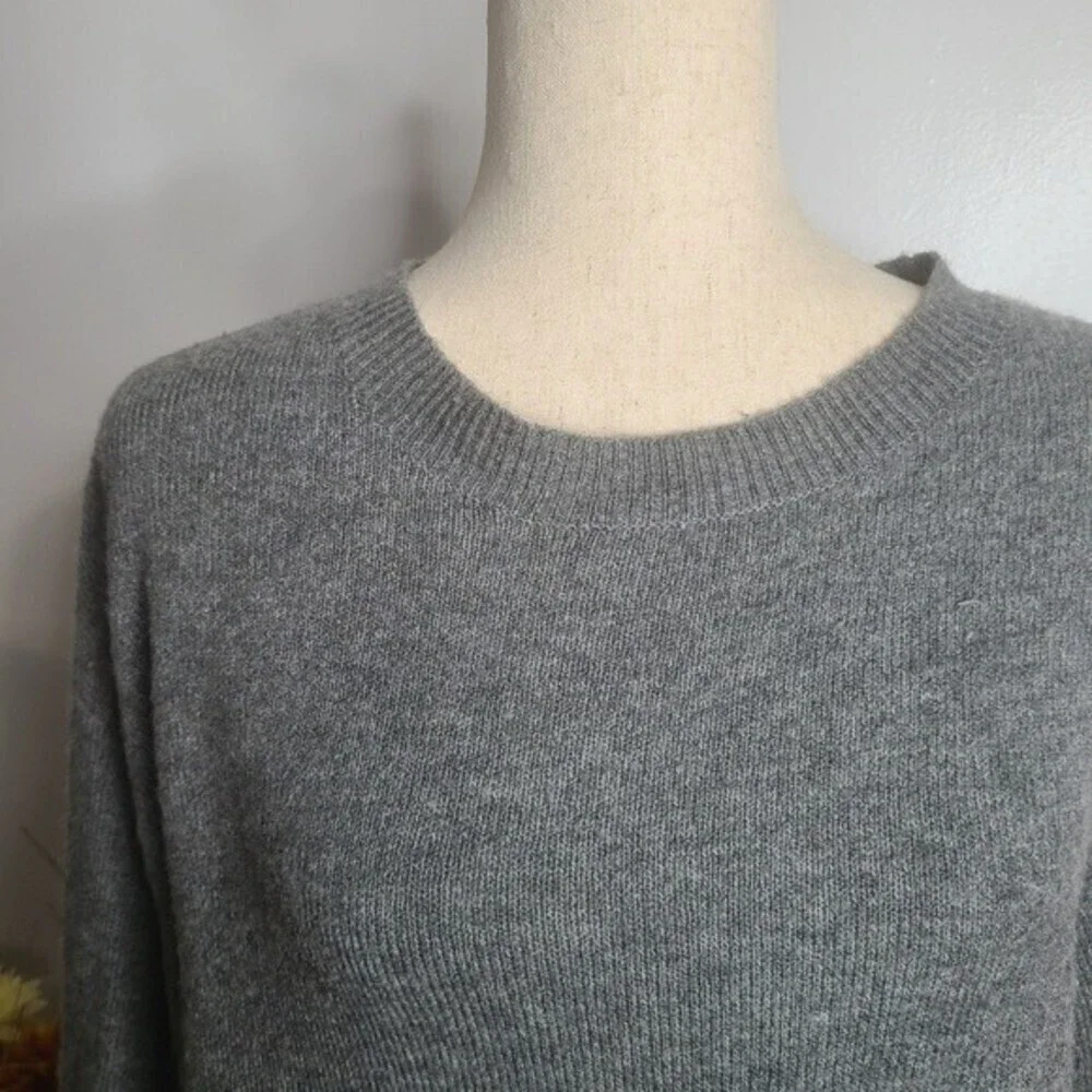 Halogen Gray Long Sleeve Tie Wrist Sweater sz Midium women's - Picture 5 of 12